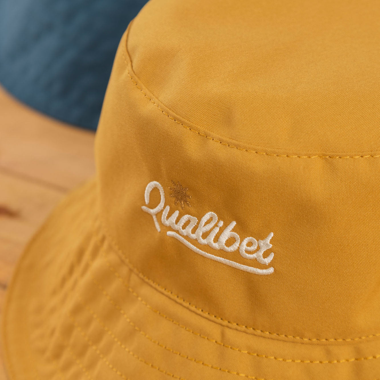 Qualibet Bucket Hat Mostaza